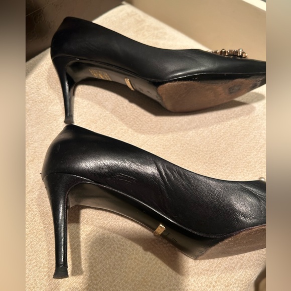 Gucci Black Heels with Pearl and Jewel Embellishment - Picture 5 of 8